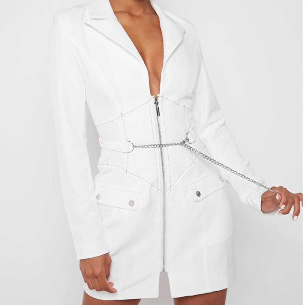 This its a Gorgeous suit Dress, very elegant !!